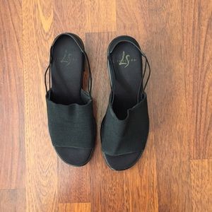 Vintage black woven slip on’s